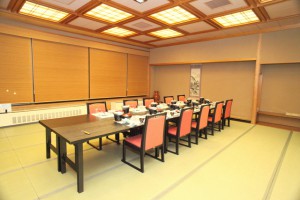 テーブル式食事会場