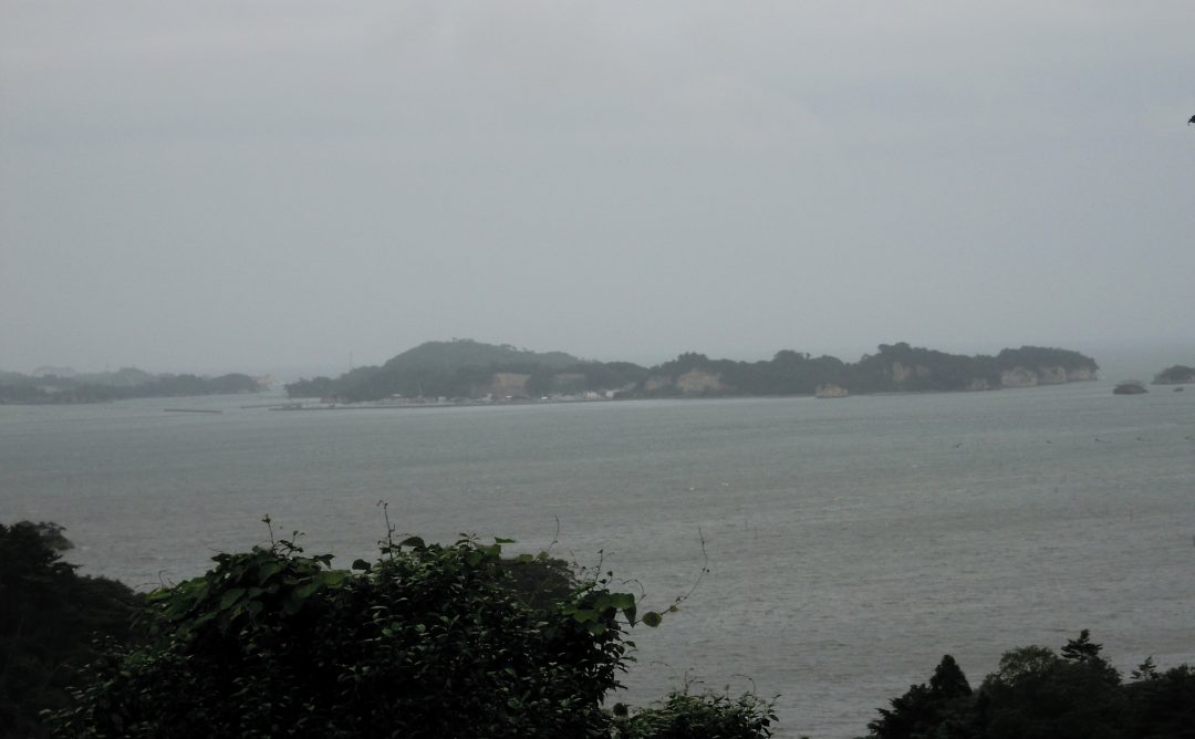 扇谷からの雨の松島