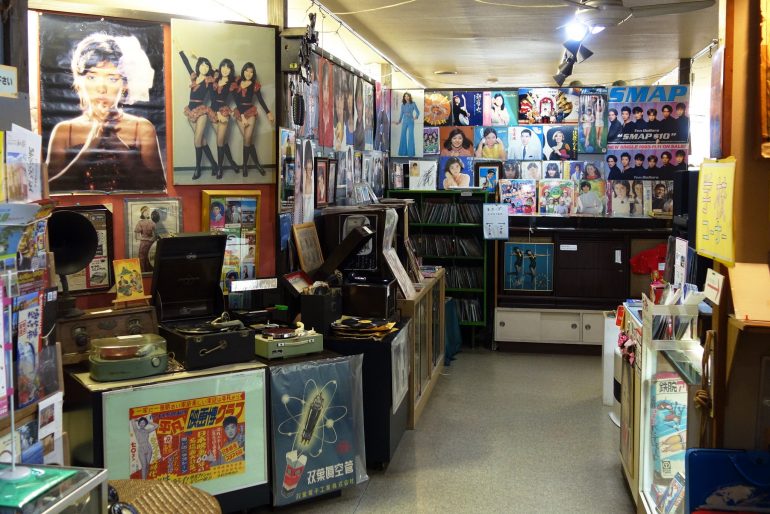 レコードコーナー