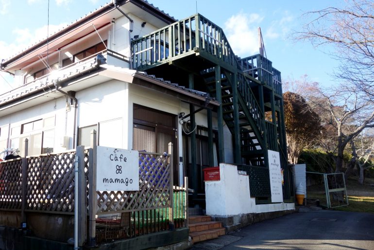 カフェ ママゴ 看板