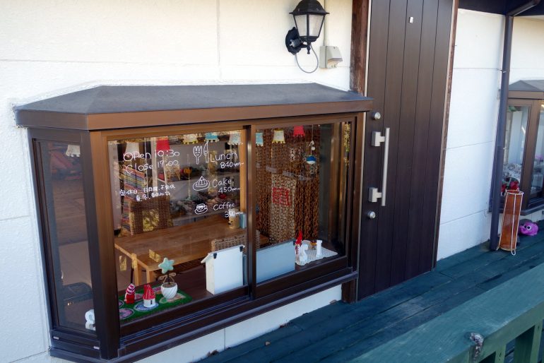 カフェ ママゴ 入口