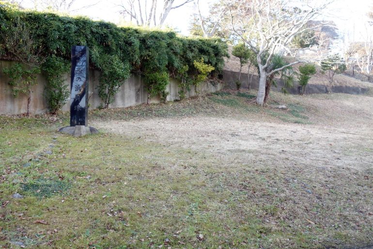 「西の浜貝塚」の碑