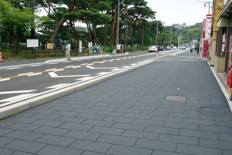 円通院を過ぎて松島海岸駅へ