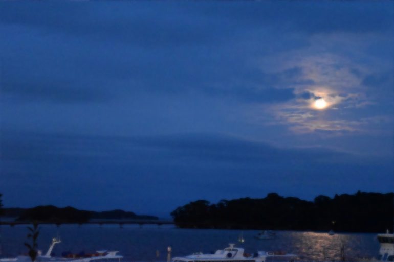 観瀾亭から見た松島の月