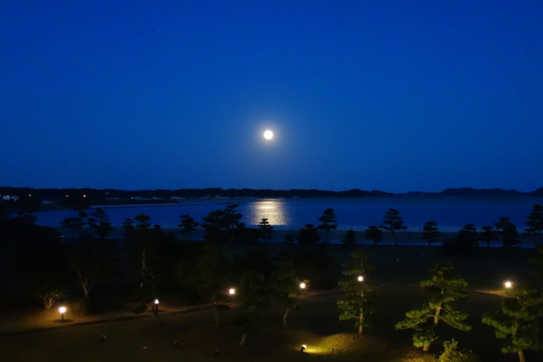 パレス松洲からの月