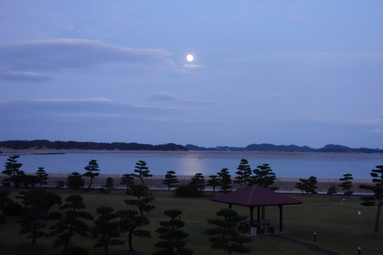 パレス松洲からの月