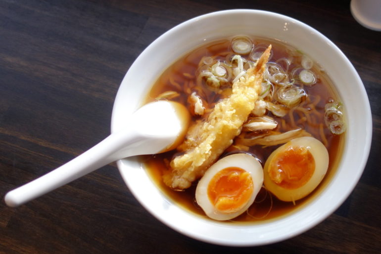 鰹と鯖出汁の醤油そば（小） 海老天・味玉トッピング