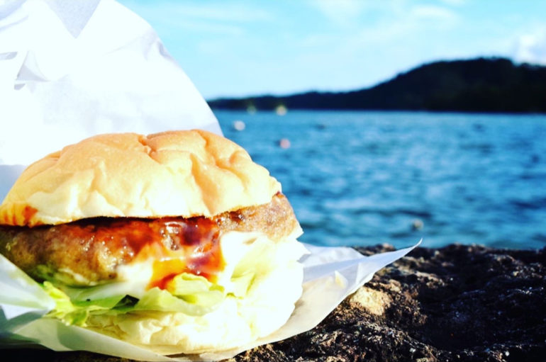 牛タンつくね 照りマヨバーガー（570円）