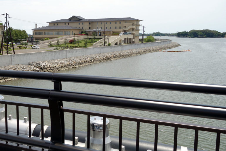 新しい松島大橋から見たパレス松洲