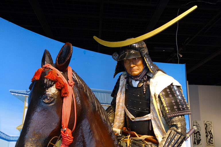 伊達政宗騎馬像（みちのく伊達政宗歴史館 エントランス）